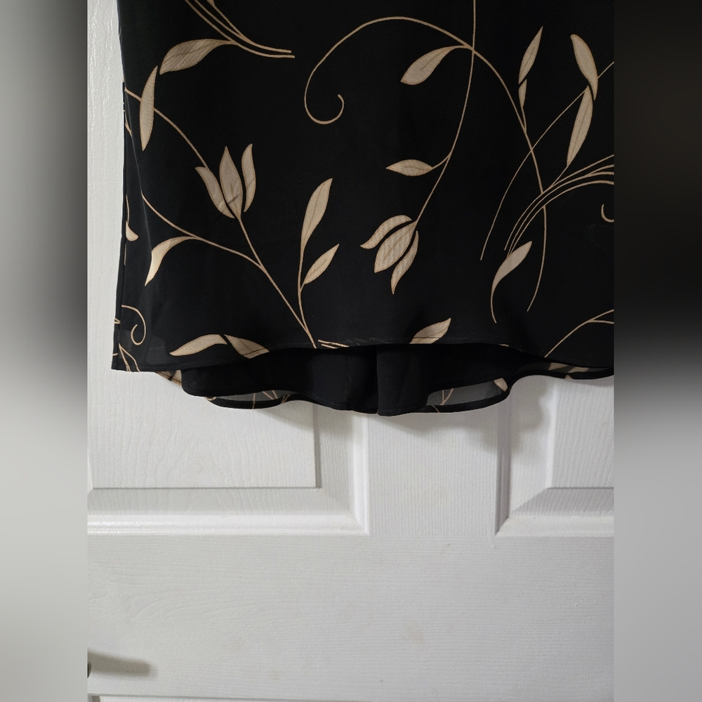 Express Black and Cream Floral Skirt - Picture 3 of 5